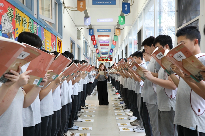 示范引领亮实效，观摩互鉴促提升     ——武汉为明学校初中部开展语文、英语早读示范课观摩活动