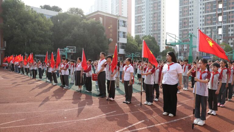 高举队旗跟党走 少年接力新长征 ——武汉为明学校小学部举行10·13建队日主题活动