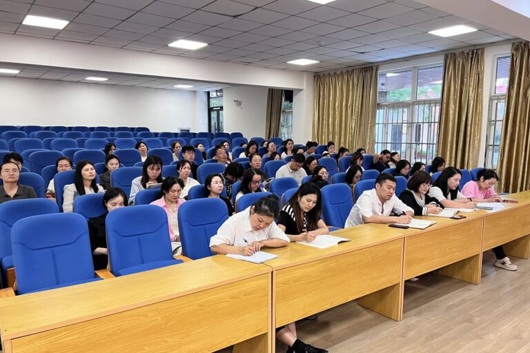 复盘明方向 笃行促发展 ——武汉为明学校小学部召开第六周全体教师大会